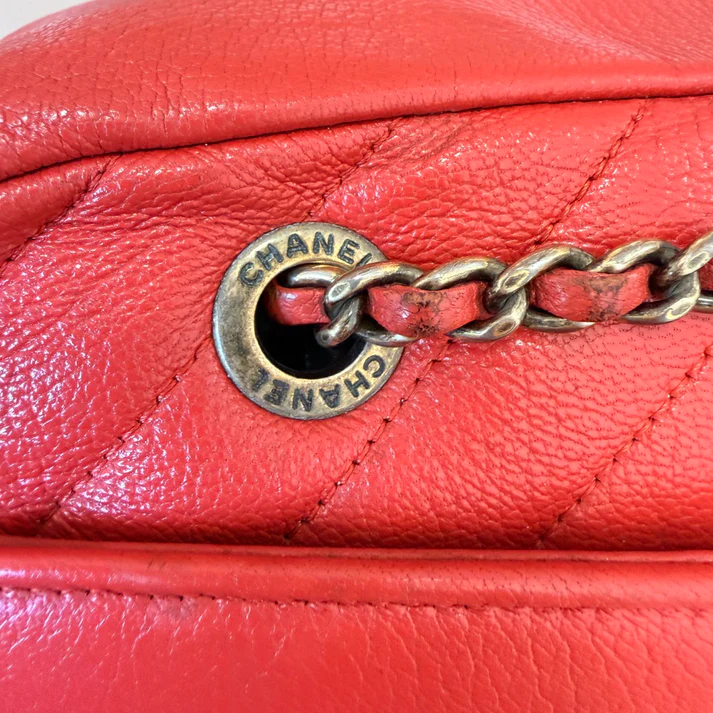 Chanel Red Quilted Lambskin Diagonal Camera Bag Medium - Image 11