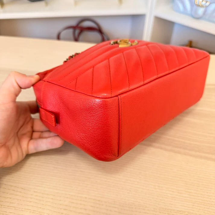 Chanel Red Quilted Lambskin Diagonal Camera Bag Medium - Image 8